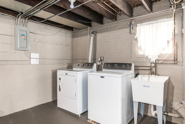 4910 W Newport Avenue, Chicago, IL 60641