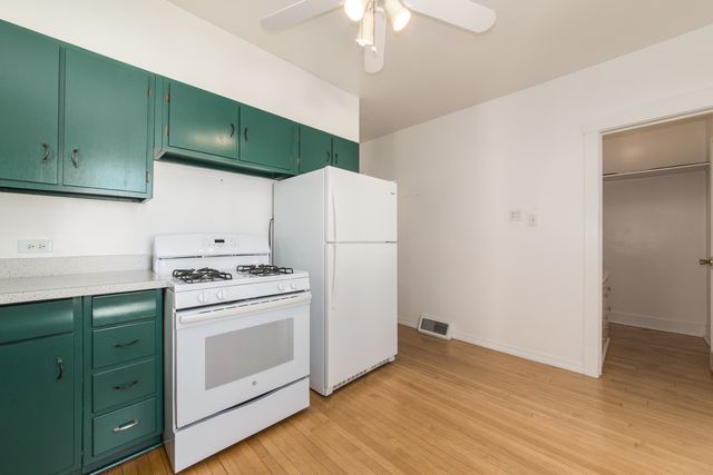 4910 W Newport Avenue, Chicago, IL 60641