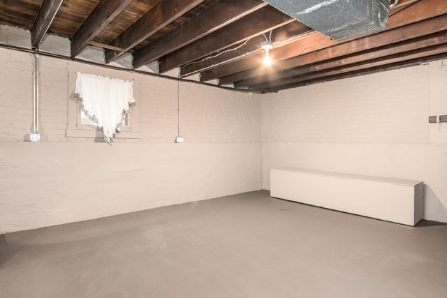 4910 W Newport Avenue, Chicago, IL 60641