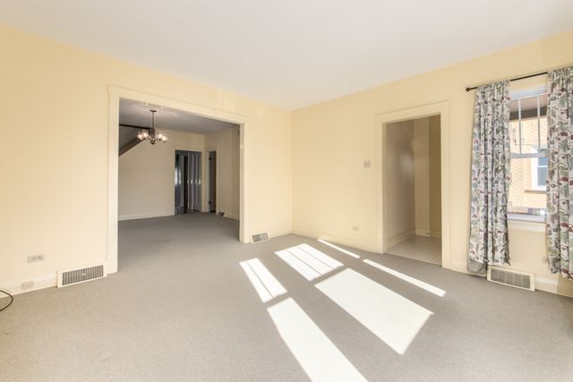 4910 W Newport Avenue, Chicago, IL 60641