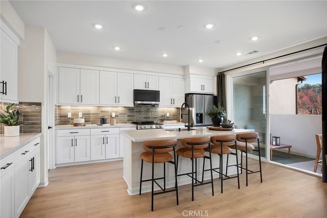727 E. Route 66, Glendora, CA 91740