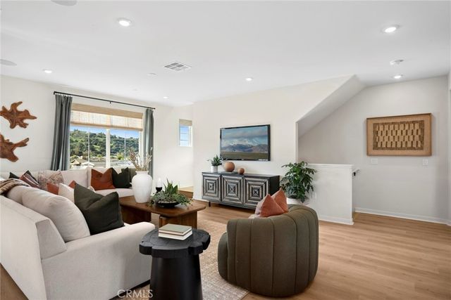 727 E. Route 66, Glendora, CA 91740