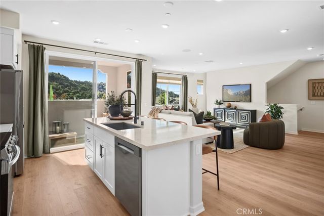 727 E. Route 66, Glendora, CA 91740