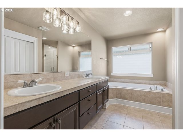 13493 Sw SHAKESPEARE St, Portland, OR 97224