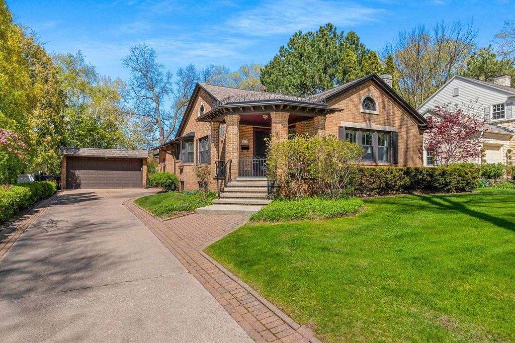 212 MIRAMAR DRIVE, Green Bay, WI 54301