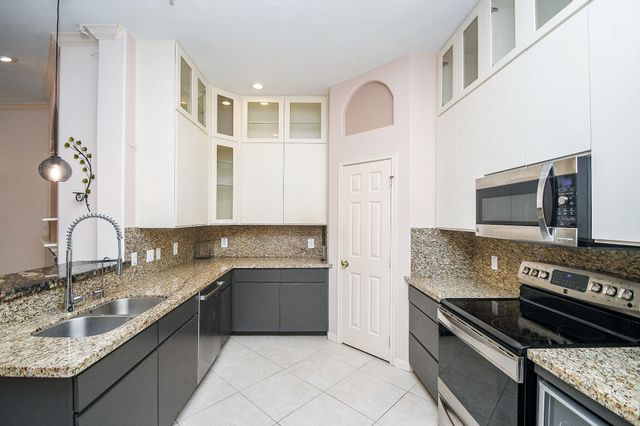 2710 Grants Lake Boulevard K4, Sugar Land, TX 77479