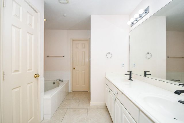 2710 Grants Lake Boulevard K4, Sugar Land, TX 77479