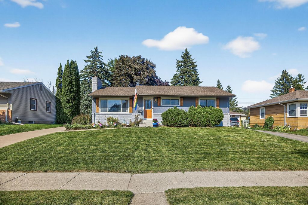 529 Iowa Avenue E, Saint Paul, MN 55130