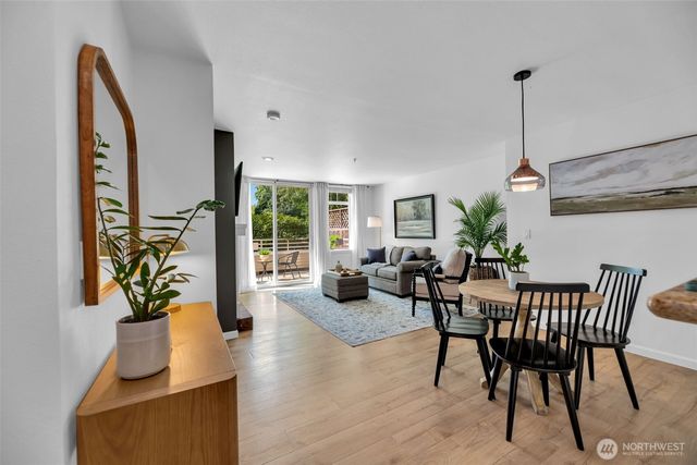 611 Highland Drive #402, Seattle, WA 98109