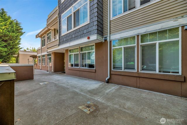 611 Highland Drive #402, Seattle, WA 98109