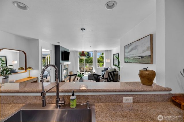 611 Highland Drive #402, Seattle, WA 98109