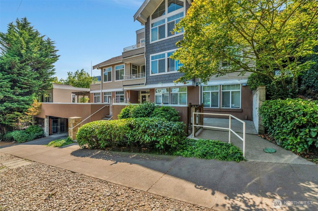 611 Highland Drive #402, Seattle, WA 98109