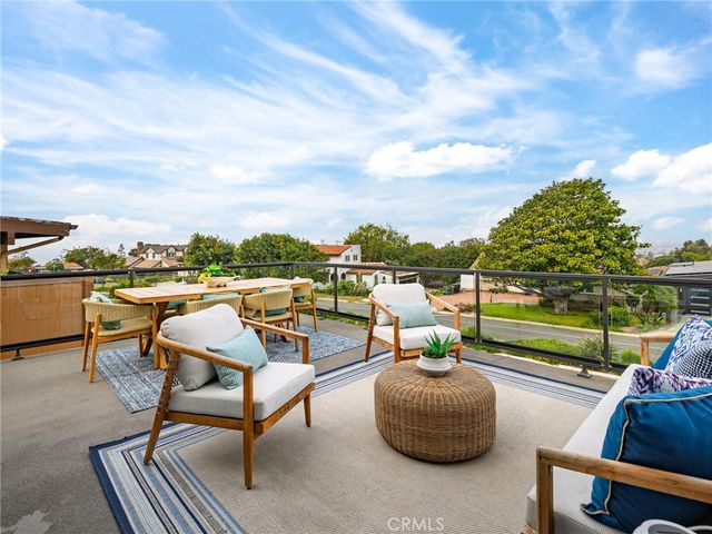 320 Calle Mayor, Redondo Beach, CA 90277