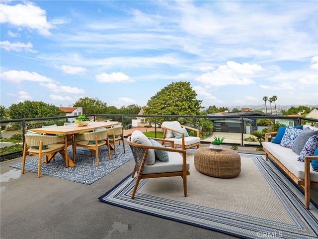 320 Calle Mayor, Redondo Beach, CA 90277