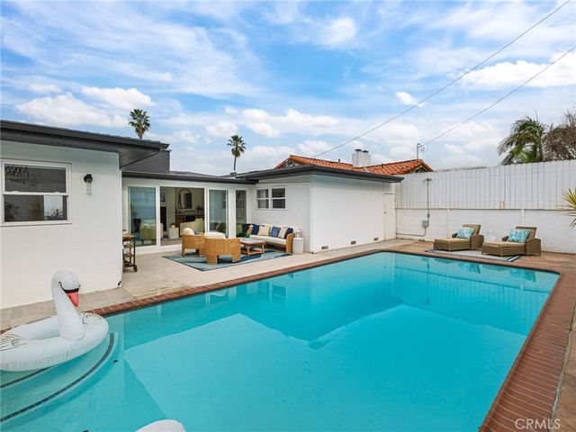 320 Calle Mayor, Redondo Beach, CA 90277