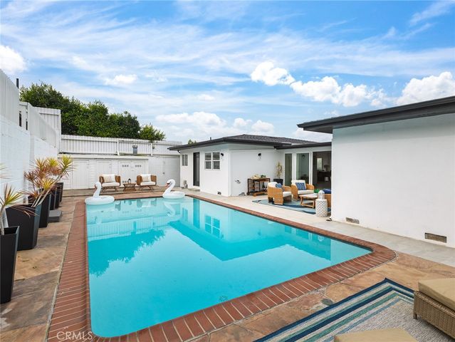 320 Calle Mayor, Redondo Beach, CA 90277