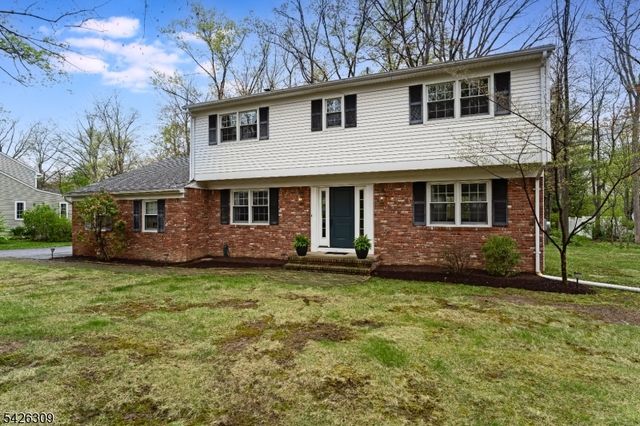 5 Hickory Dr, Morris Plains Boro, NJ 07950