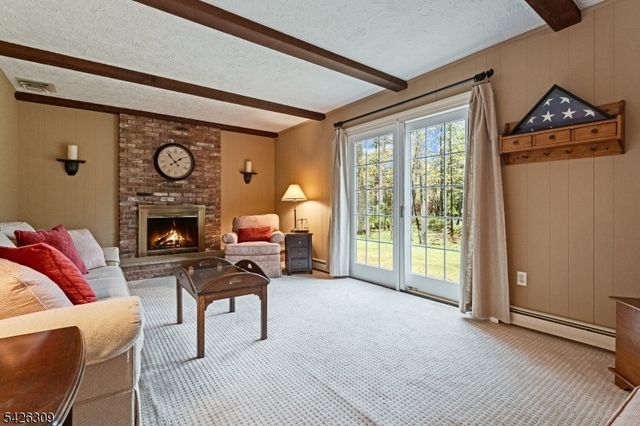 5 Hickory Dr, Morris Plains Boro, NJ 07950