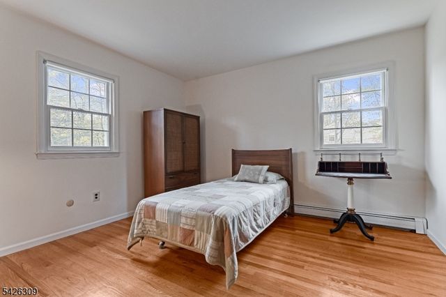 5 Hickory Dr, Morris Plains Boro, NJ 07950