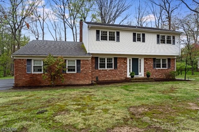 5 Hickory Dr, Morris Plains Boro, NJ 07950