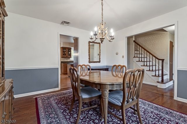 5 Hickory Dr, Morris Plains Boro, NJ 07950