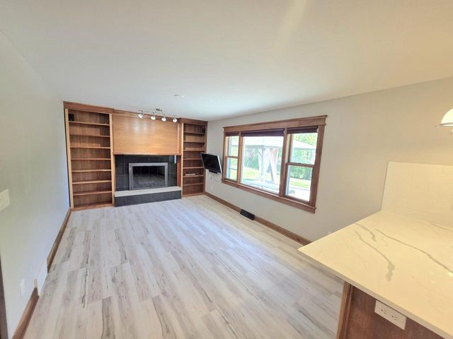 2532 Seymour PLACE, West Allis, WI 53227