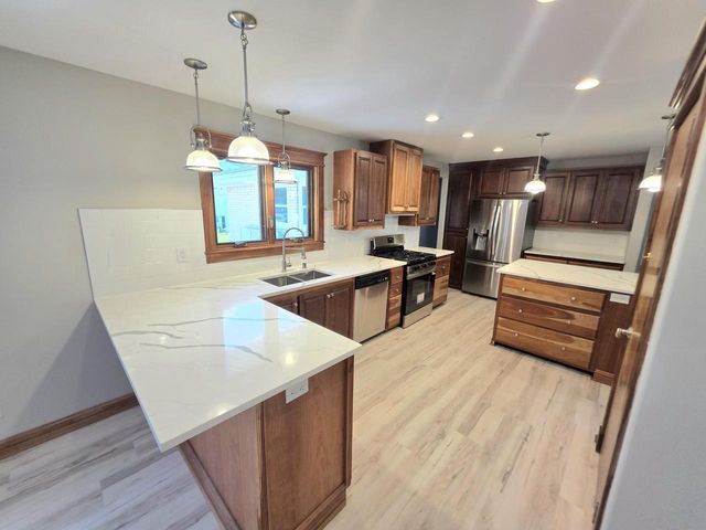 2532 Seymour PLACE, West Allis, WI 53227