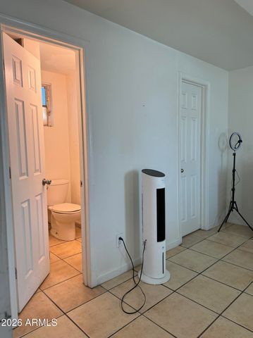 2502 E EDGEMONT Avenue, Phoenix, AZ 85008