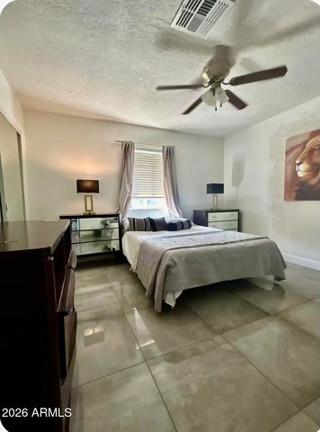 2502 E EDGEMONT Avenue, Phoenix, AZ 85008