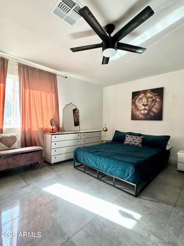 2502 E EDGEMONT Avenue, Phoenix, AZ 85008