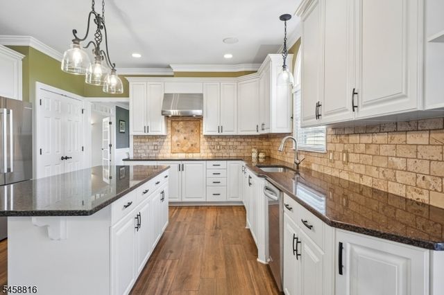 10 William Barnes Rd, Raritan Twp., NJ 08822