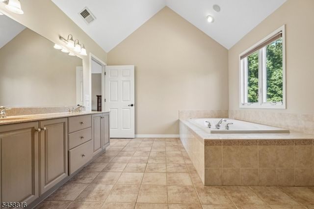 10 William Barnes Rd, Raritan Twp., NJ 08822