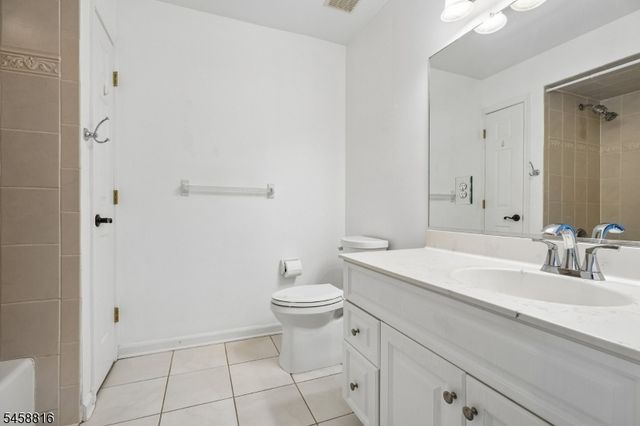 10 William Barnes Rd, Raritan Twp., NJ 08822