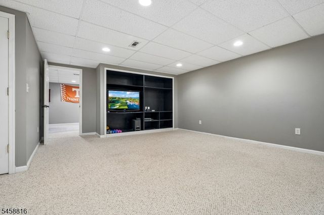 10 William Barnes Rd, Raritan Twp., NJ 08822