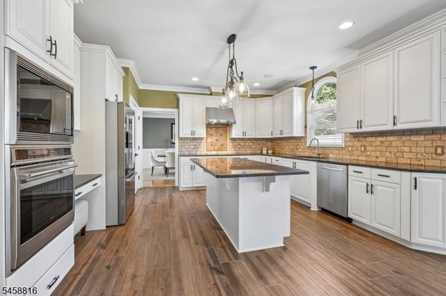 10 William Barnes Rd, Raritan Twp., NJ 08822