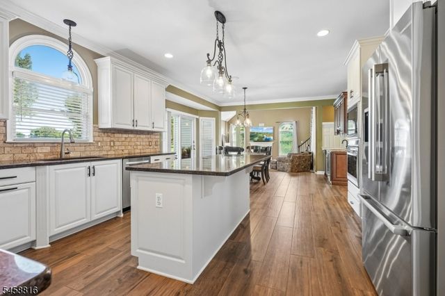 10 William Barnes Rd, Raritan Twp., NJ 08822