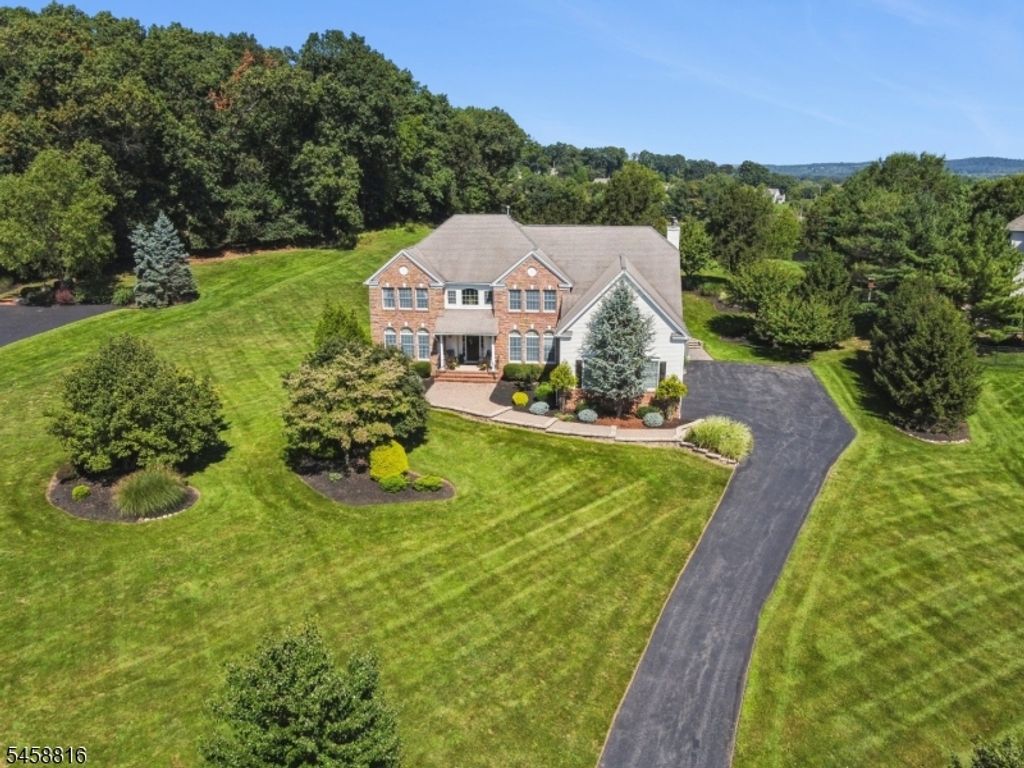 10 William Barnes Rd, Raritan Twp., NJ 08822