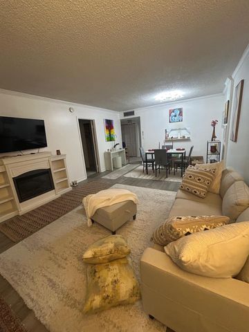 2600 NW 49th Avenue 207, Lauderdale Lakes, FL 33313