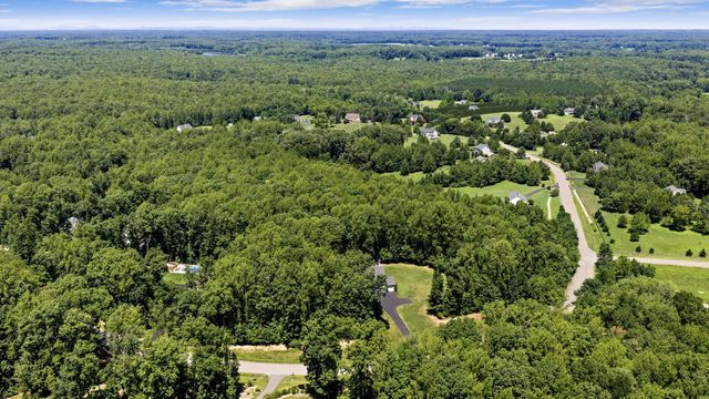196 MCPHERSON DR, Fredericksburg, VA 22406