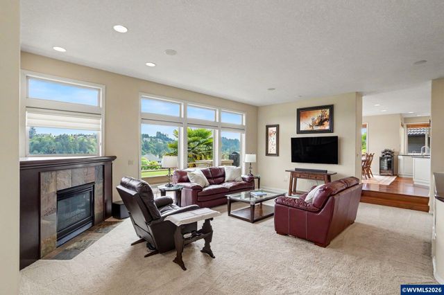918 Hazeltine Av SE, Salem, OR 97306
