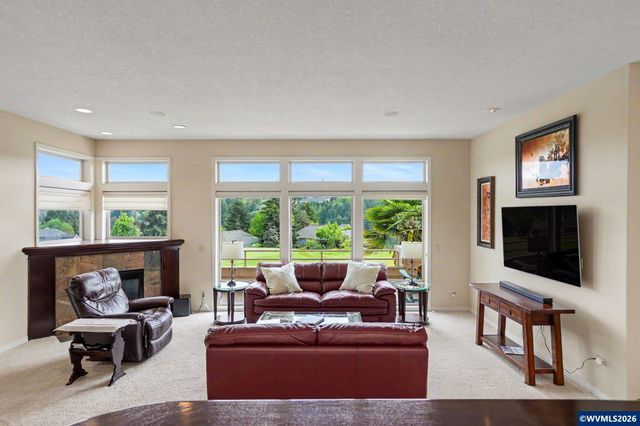918 Hazeltine Av SE, Salem, OR 97306