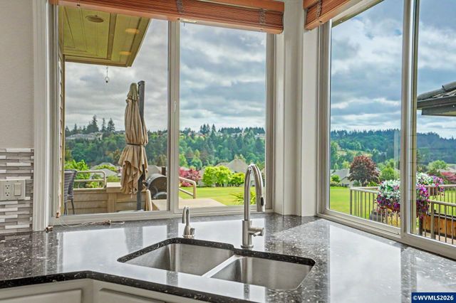 918 Hazeltine Av SE, Salem, OR 97306