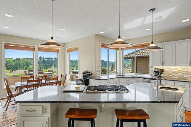 918 Hazeltine Av SE, Salem, OR 97306