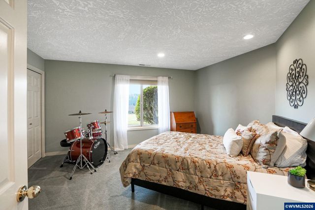 918 Hazeltine Av SE, Salem, OR 97306