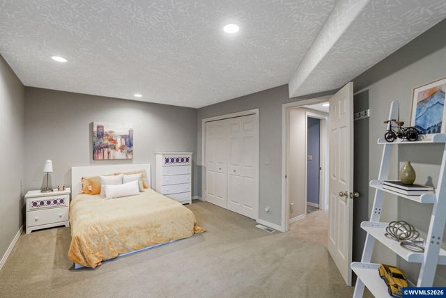 918 Hazeltine Av SE, Salem, OR 97306
