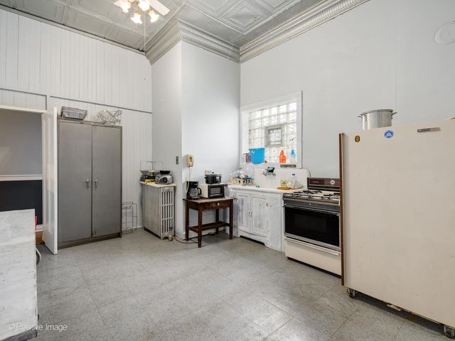 3011 N Austin Avenue, Chicago, IL 60634