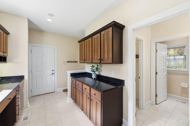 8575 Sleepy Hollow Drive, Indian Hill, OH 45243