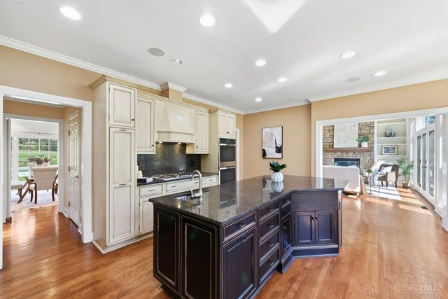 8575 Sleepy Hollow Drive, Indian Hill, OH 45243