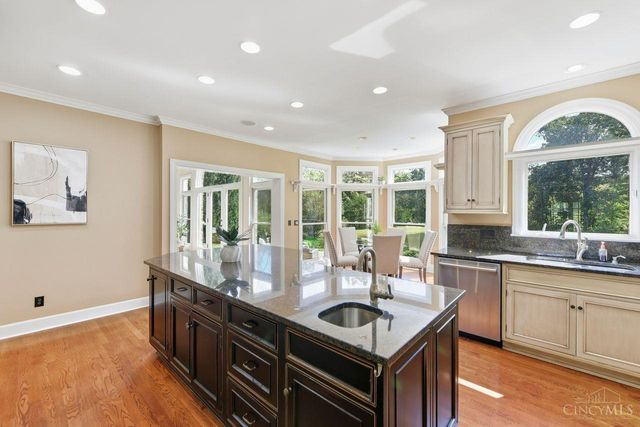 8575 Sleepy Hollow Drive, Indian Hill, OH 45243