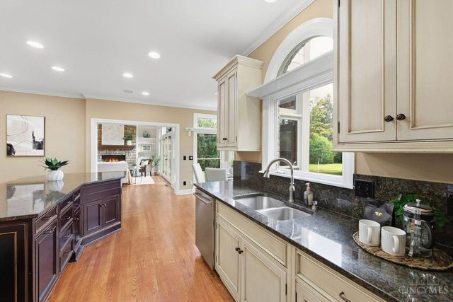8575 Sleepy Hollow Drive, Indian Hill, OH 45243
